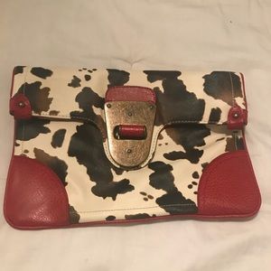 Roomy clutch